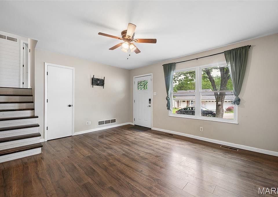 5009 Country Ridge Dr, Imperial, MO 63052 | Zillow