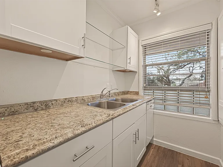 2021 Southgate Blvd #6 — Photo 13