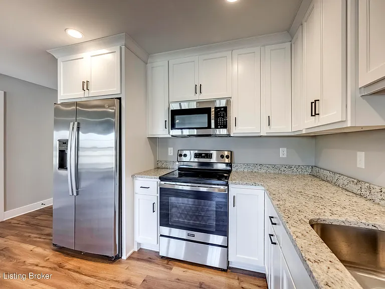 114 N Elm Grove Ave — Photo 14