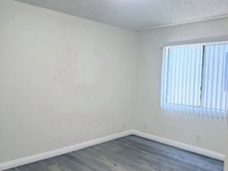 11431 Cedar Avenue — Photo 5