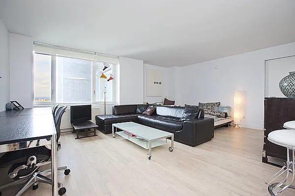 Sold by Platinum Properties | media 28