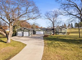 N6786 Jonathan Dr, Pardeeville, WI 53954