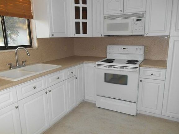 3rd image of 182 Lakeview Dr APT 201