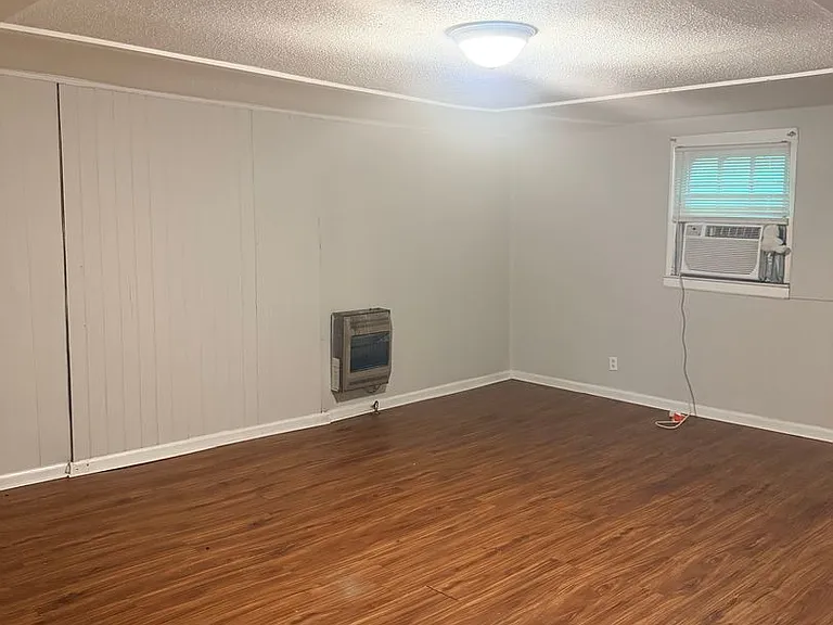 435 W Broad St — Photo 5