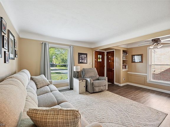 4th image of 25850 Forestview Ave