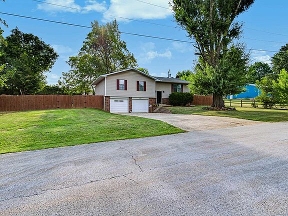 2nd image of 875 Meadow Lane Dr