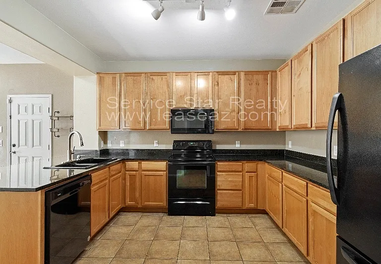 860 S Huish Dr — Photo 3