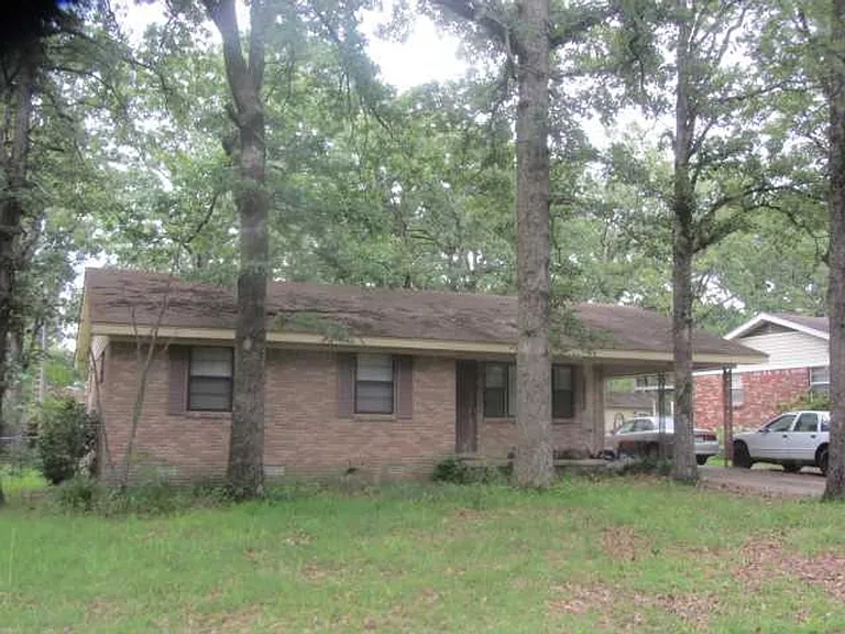 602 W Devon Ave — Photo 1