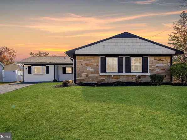 7 Expert Ln, Willingboro, NJ 08046