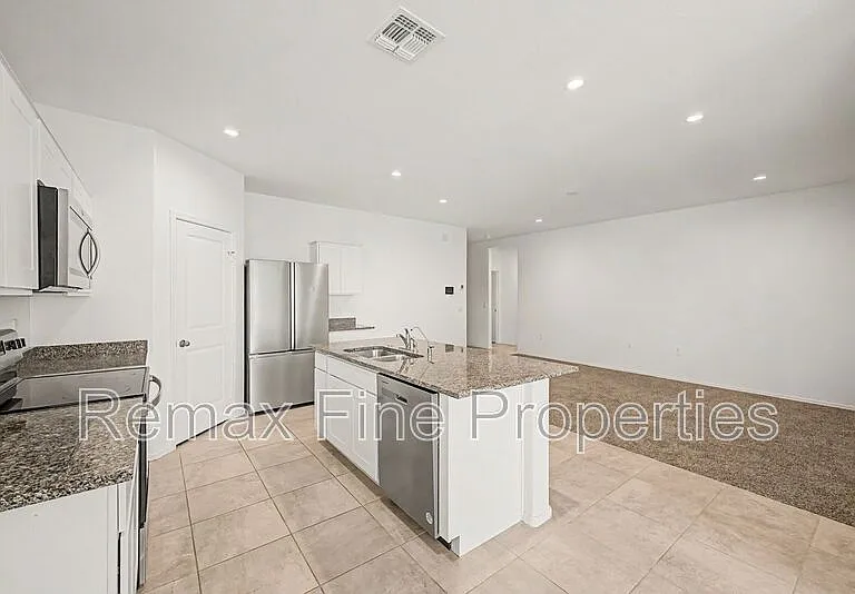 1566 E Fletcher Dr — Photo 11