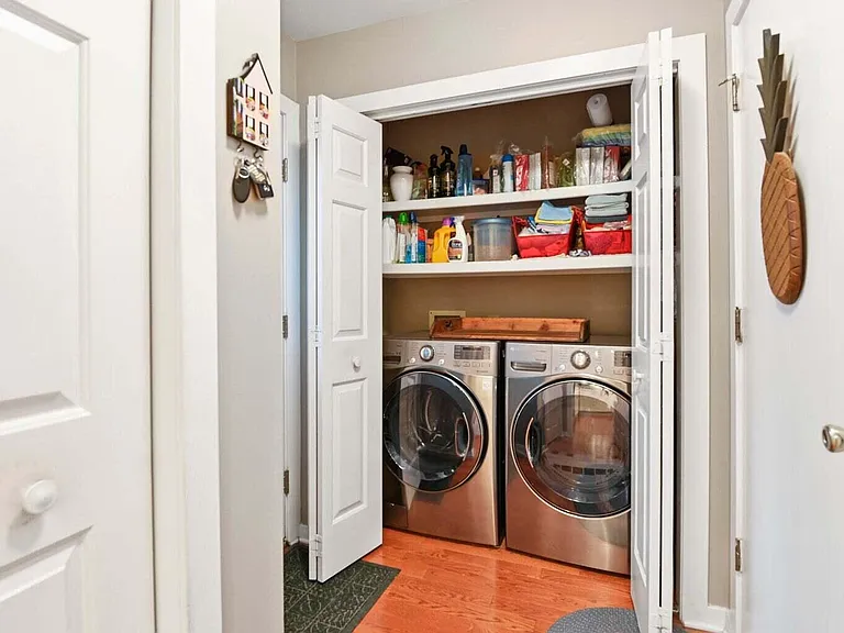 302 Summerset Ln — Photo 9