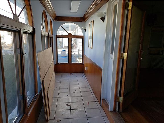 3rd image of 77 Blanding Ave