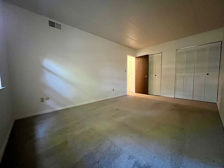 360 Maryland Ave — Photo 6