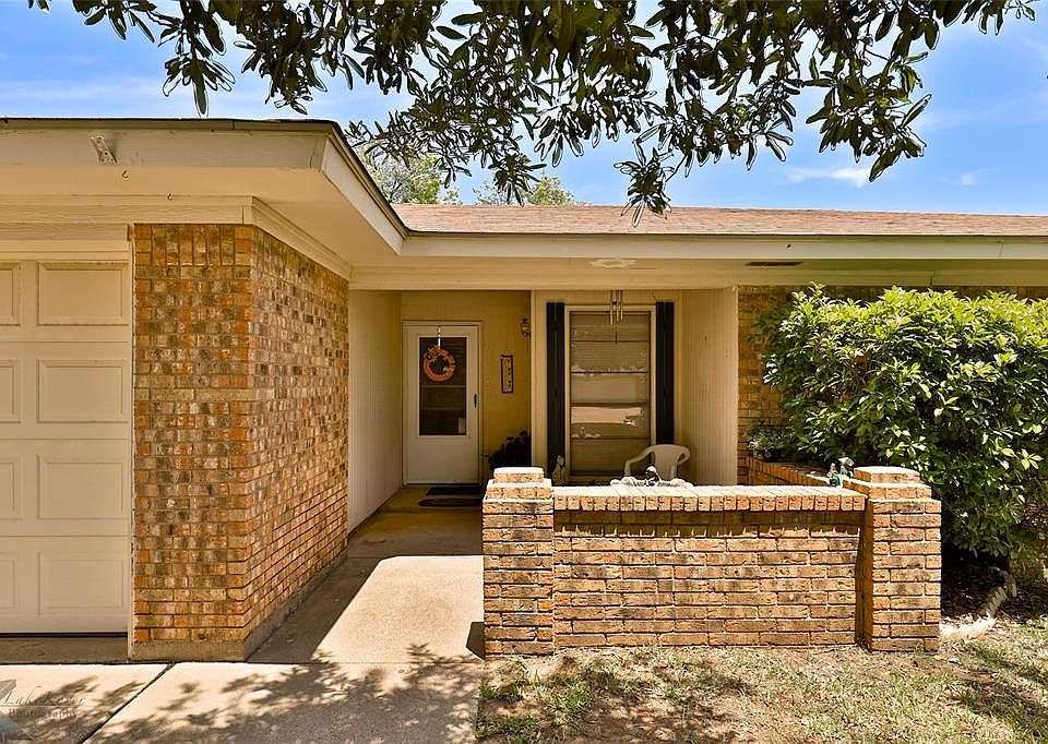 1st image of 2526 Button Willow Ave