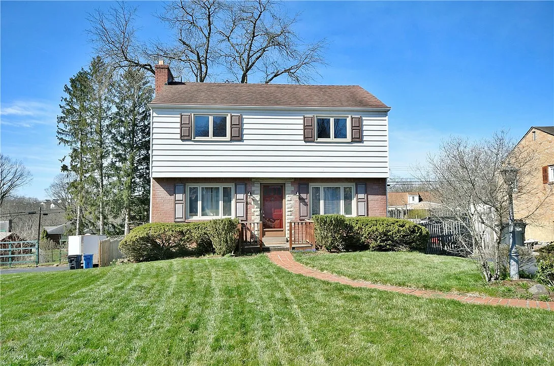 2016 Worcester Dr photo 1