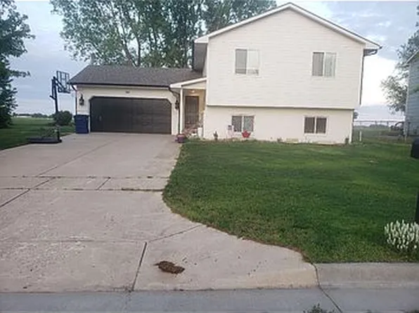 310 N Miles Ave, Valley Center, KS 67147