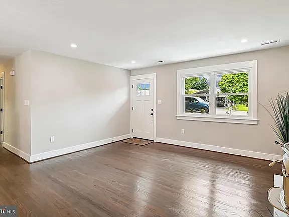 3685 8th Ave — Photo 8