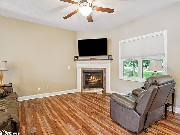 4th image of 929 Sampson Dr