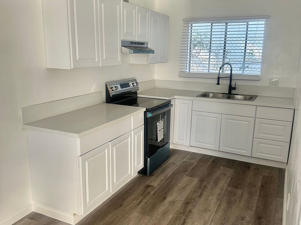 1st image of 2520 Vanderbilt Ln #4