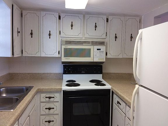 5th image of 4829 Onyx Ln #2206