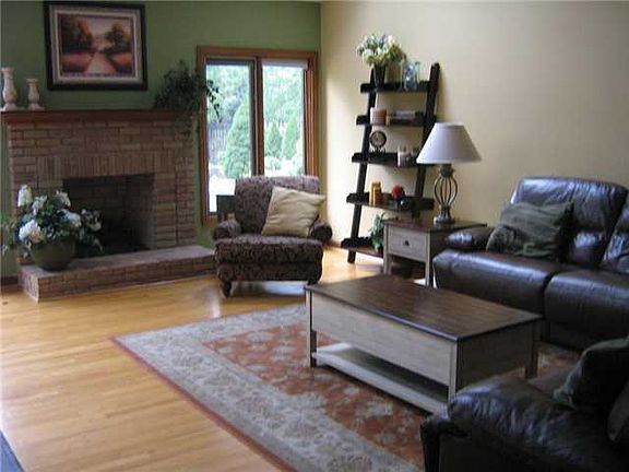 3rd image of 8817 Chateau Dr