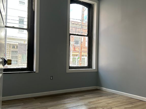 4th image of 211 N 2nd St #1