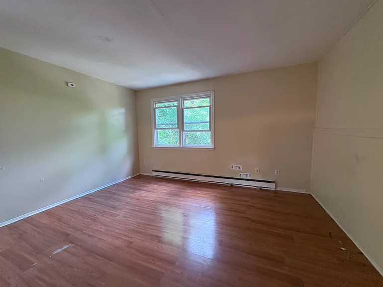 240 Sheffield Ave #B1B — Photo 3
