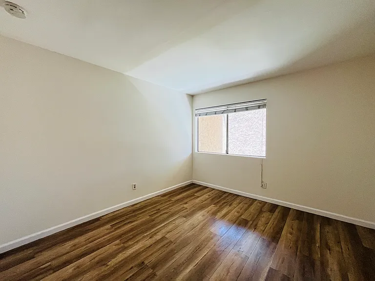 1001 W Macarthur Blvd #110 — Photo 19