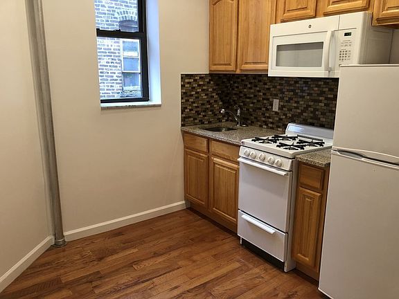 2nd image of 122 Saint Marks Pl APT 22