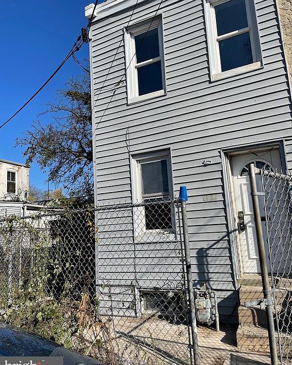 1st image of 413 Ivy St