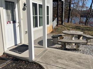 426 Lakecrest Dr, Harriman, TN 37748