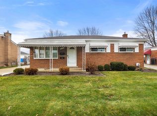 30302 Pinto Dr, Warren, MI 48093