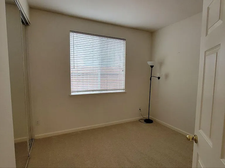 Middle room (2nd room).