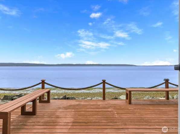 1085 Rockaway Lane, Camano Island, WA 98282