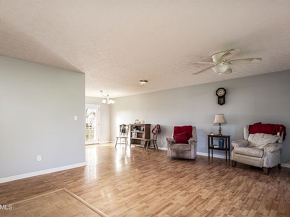 4th image of 5112 Lincoln Dr