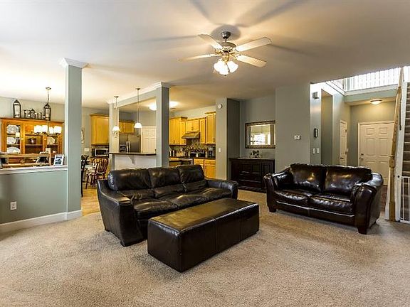 3rd image of 708 Sprucewood Dr