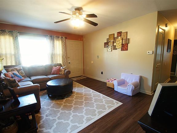5th image of 949 River Oaks Blvd