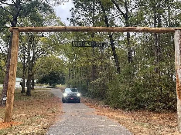4812 Wolf Log Rd, Flomaton, AL 36441