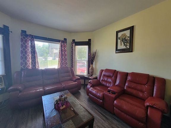 5th image of 214 Pease Ct