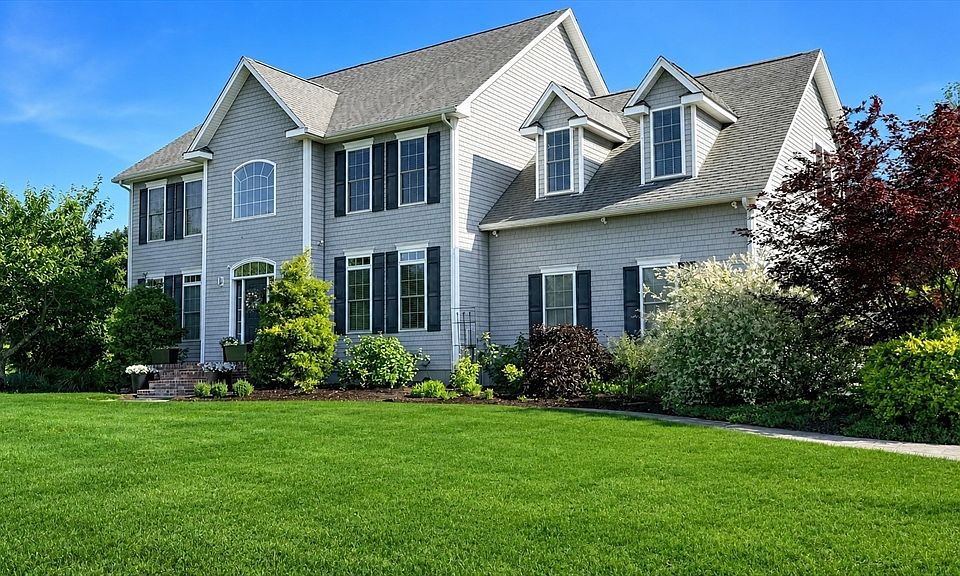 1st image of 6 Evergreen Dr