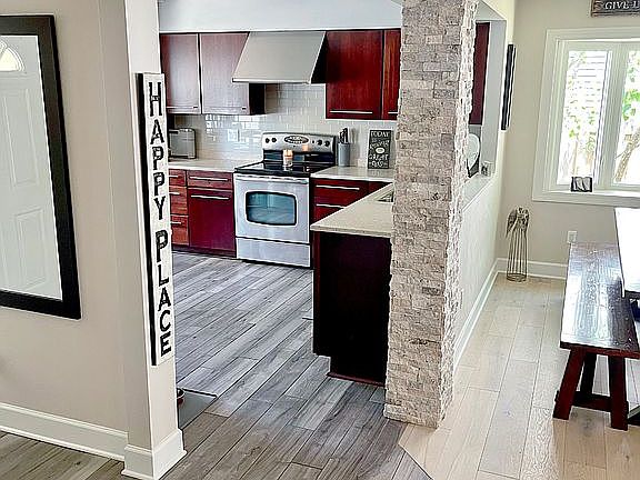 2nd image of 19 Old Winding Ln