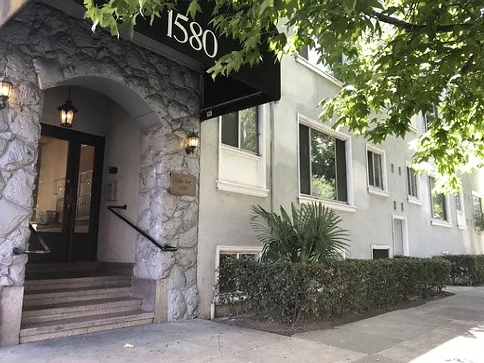 1580 Madison