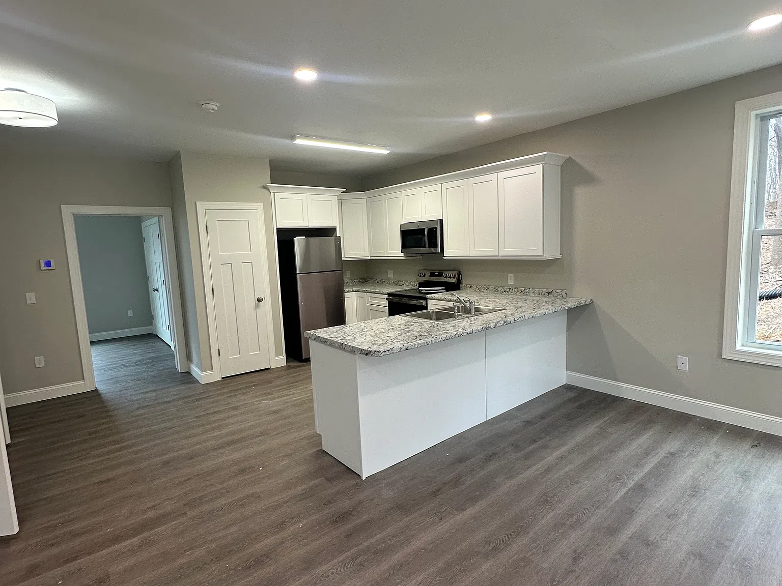 567 Dupont Rd — Photo 2