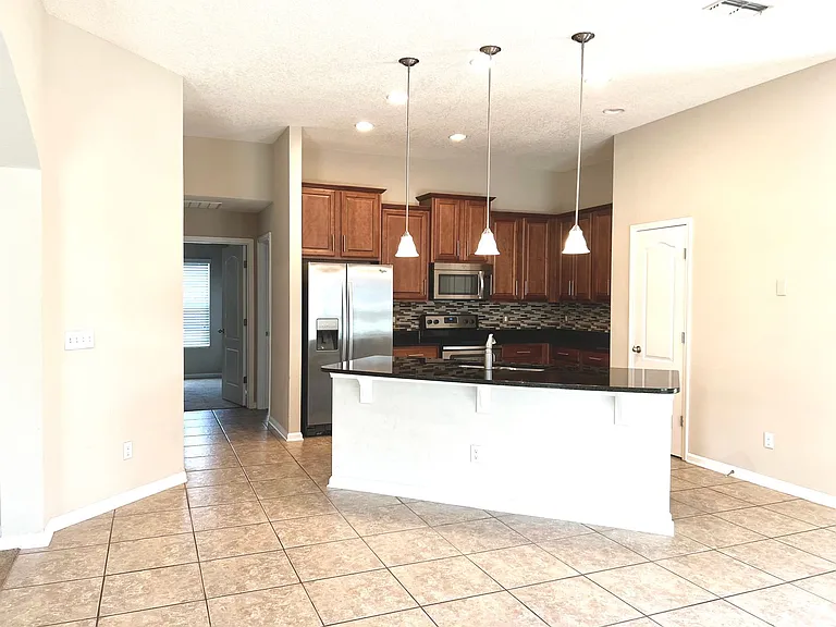 1009 Mayfair Creek Ct — Photo 11