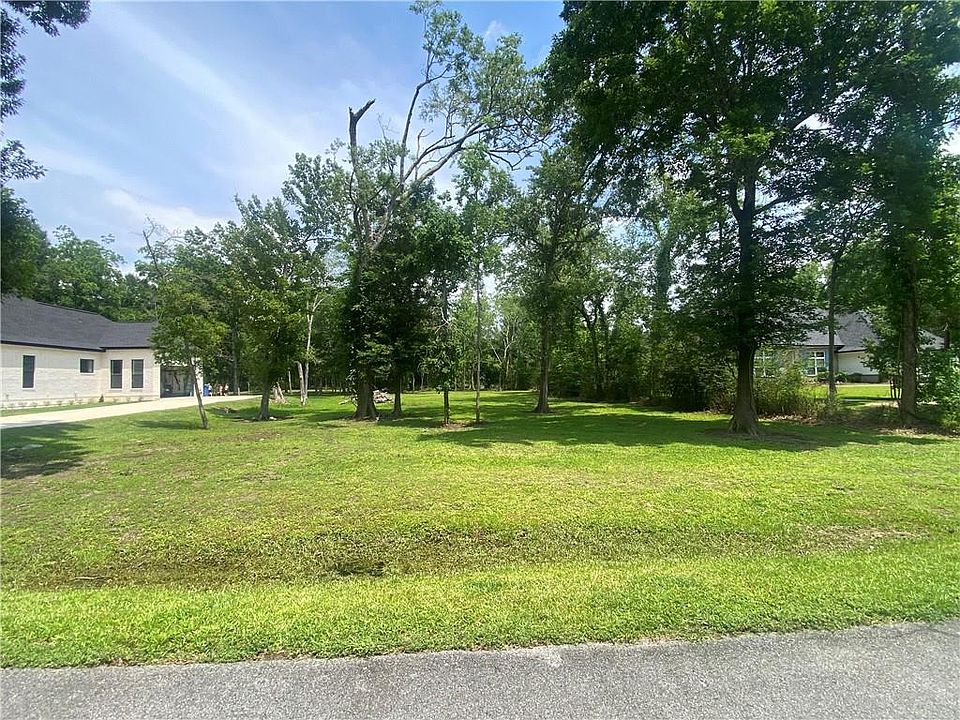 1st image of 16 Arbor Ln