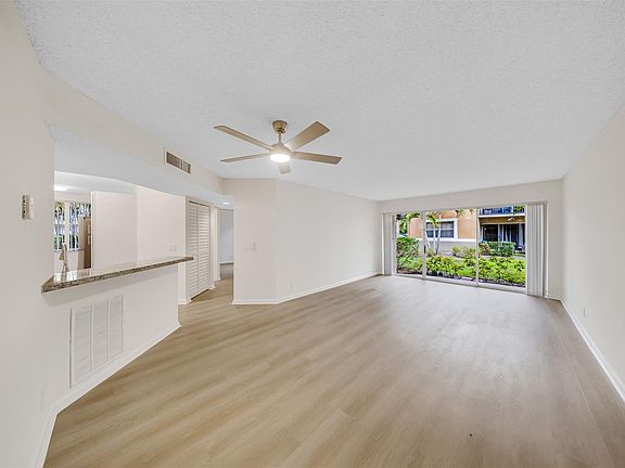 5th image of 8977 Wiles Rd APT 102