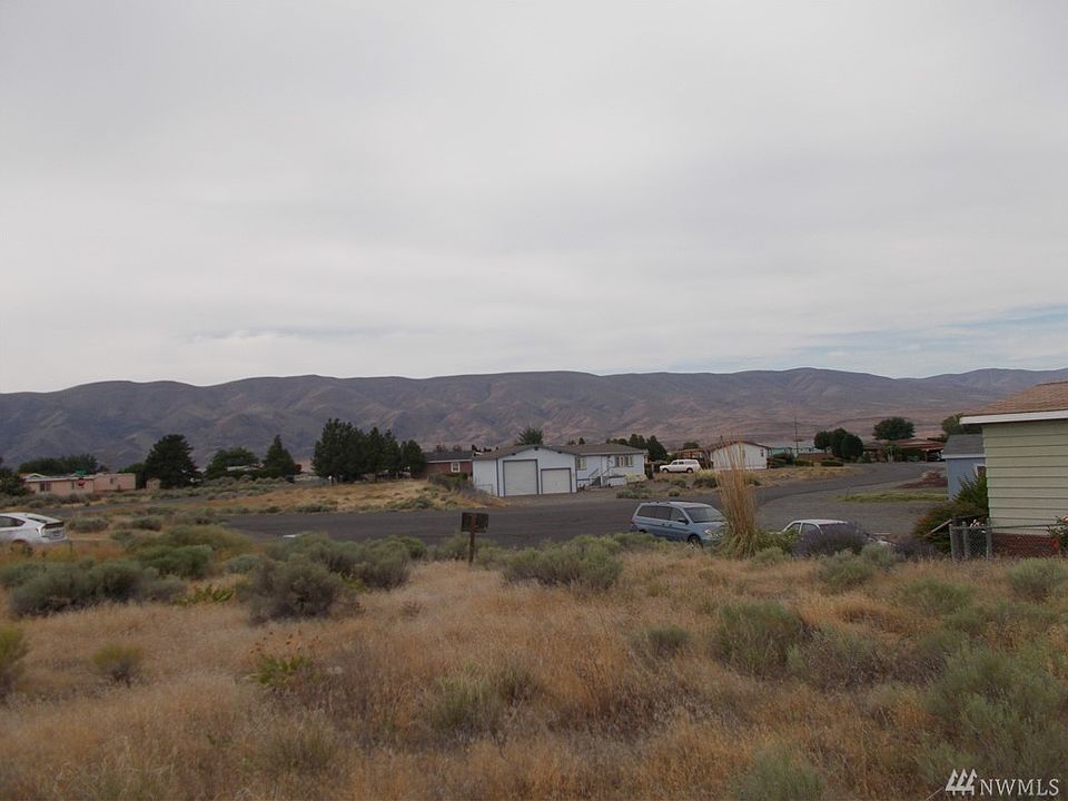 2nd image of 306 Spring Cir SW