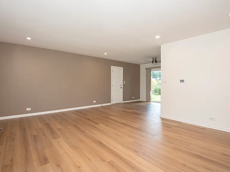 1021 Lonsdale Rd — Photo 2