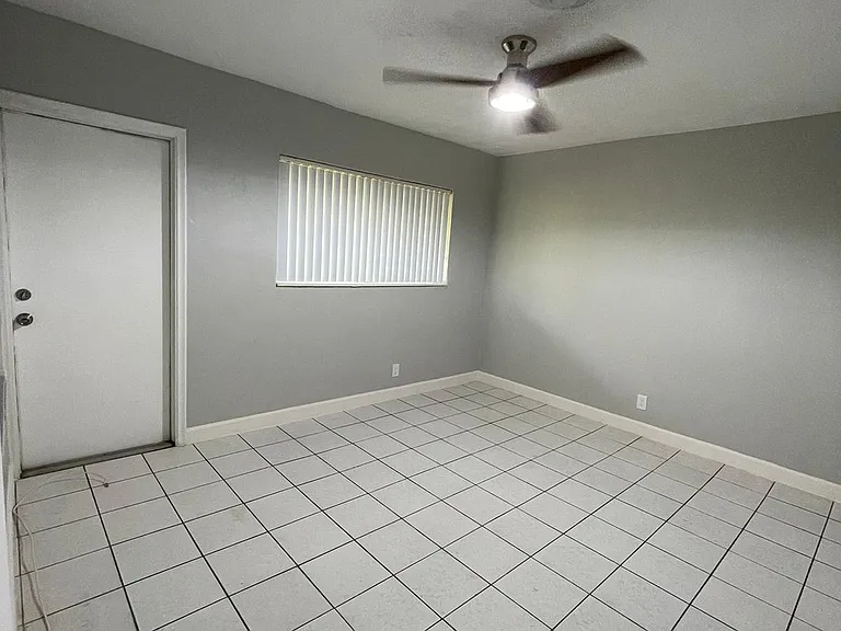 6400 NE 18th Ave #15 — Photo 10