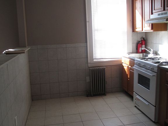 4th image of 87 Hett Ave